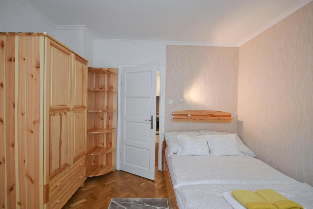 Vicente'S Apartment Еґер Екстер'єр фото