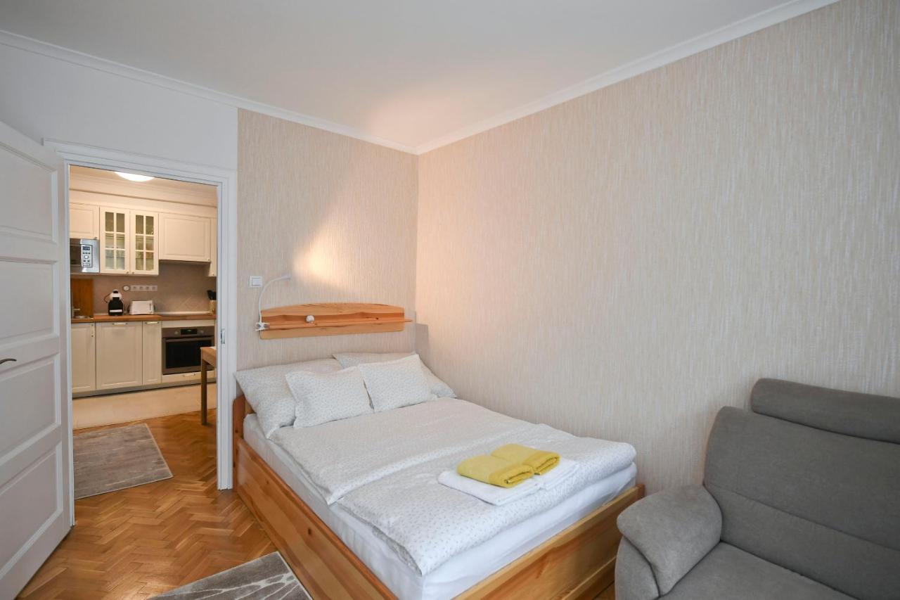 Vicente'S Apartment Еґер Екстер'єр фото
