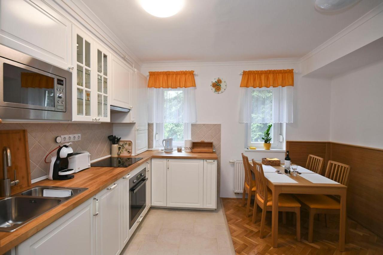 Vicente'S Apartment Еґер Екстер'єр фото