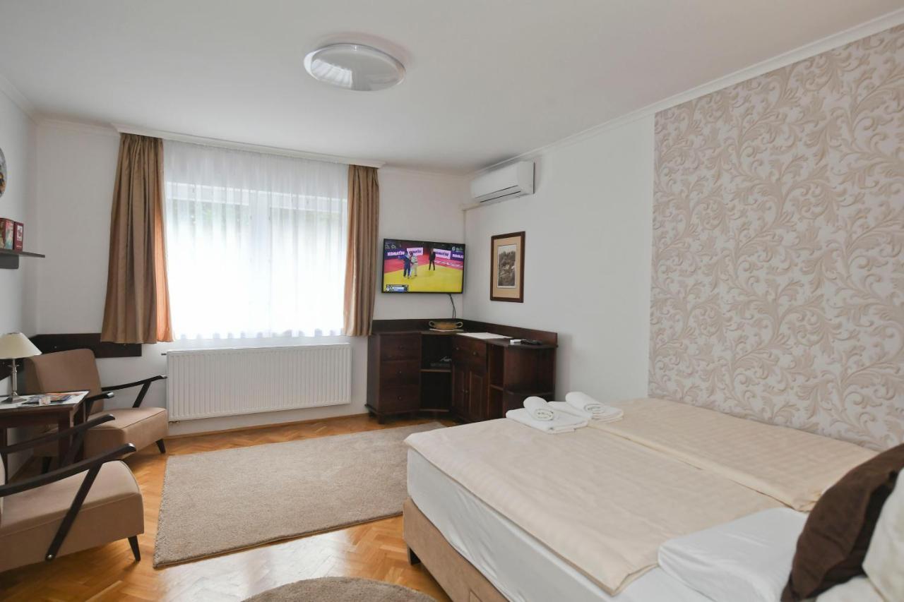 Vicente'S Apartment Еґер Екстер'єр фото